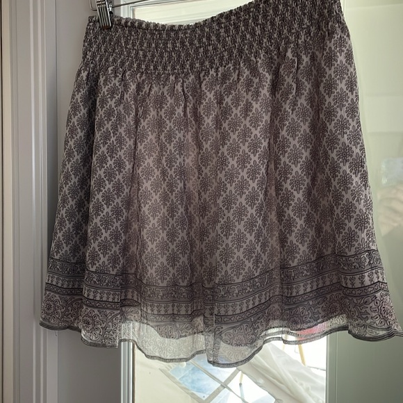 Joie gray and pink print mini skirt. Size M. - Picture 4 of 8